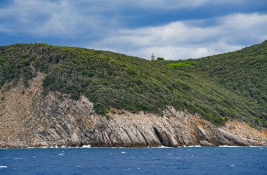 Elba Adası, İtalya, Avrupa yakınlarındaki bulutlu yaz manzarası