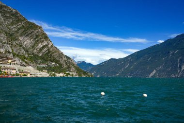 Limone Sul Garda tatil köyü, Garda Gölü İtalya. Limon Konsolosu Garda, İtalya 'da Lombardiya eyaletinde yer alan bir şehirdir.