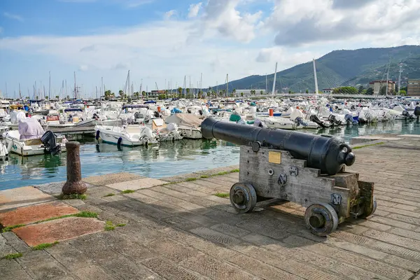 Limanın turistik manzarası La Spezia, İtalya, Avrupa