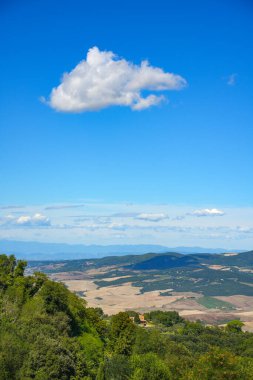 Gün batımında Toskana 'nın yuvarlanan tepeleri. Crete Senesi kırsal alanı.