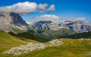 Dolomitler, İtalya ve Avrupa 'daki Catinaccio Grubu' ndan yaz alp manzarası