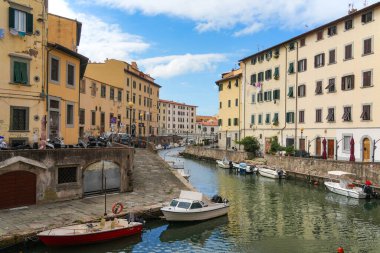 Livorno 'daki Venezia Nuova bölgesinin resmi. Livorno, Ligurian Denizi 'nde Akdeniz' in en büyük limanlarından birine sahip bir liman kentidir.