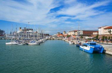 Livorno 'daki Venezia Nuova bölgesinin resmi. Livorno, Ligurian Denizi 'nde Akdeniz' in en büyük limanlarından birine sahip bir liman kentidir.