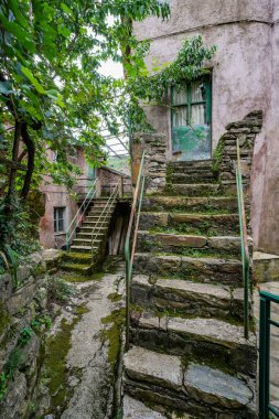 Cassagna, Liguria, İtalya ve Avrupa 'nın ortaçağ imajının yaz imajı ve mimari ayrıntıları