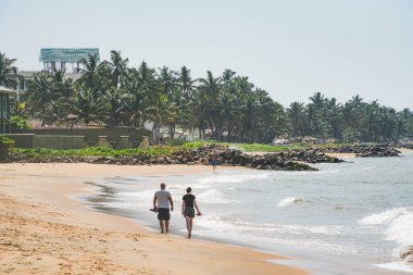 Sri Lanka 'daki Negombo plajının manzarası. Negombo Sri Lanka, Asya 'nın batı kıyısındaki en iyi plajlardan bazılarını sunuyor.