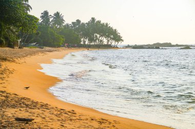 Beruwala kıyı şeridinin gün batımı manzarası, Sri Lanka, Asya