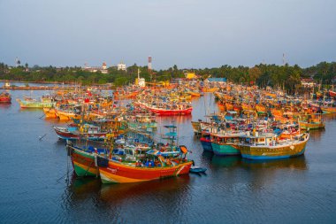 Beruwala limanında gün batımında balıkçı gemileri, Sri Lanka, Asya