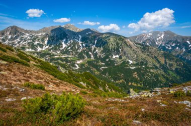 Retezat Dağları'nda bahar manzarası, Romanya, Avrupa