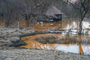 Rosia Montana, Romanya ve Avrupa yakınlarındaki Geamana 'da bakır madenlerinin doğal kirliliği ve su kirliliği