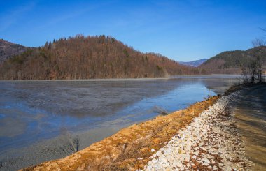 Rosia Montana, Romanya ve Avrupa yakınlarındaki Geamana 'da bakır madenlerinin doğal kirliliği ve su kirliliği
