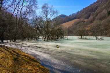 Rosia Montana, Romanya ve Avrupa yakınlarındaki Geamana 'da bakır madenlerinin doğal kirliliği ve su kirliliği