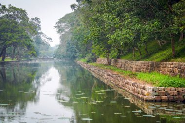 Sri Lanka, Asya 'daki Sigirya Kaya Kalesi etrafındaki su birikintileri ve kanallar