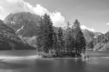 Julian Alplerinde, İtalya 'da, Avrupa' da Predil Gölü 'nde raket sörfü