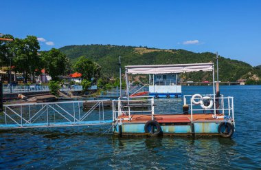 Tuna nehri ve Orsova şehri, deniz manzarası. Orsova, Romanya, Avrupa