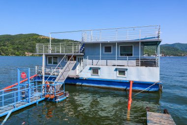 Tuna nehri ve Orsova şehri, deniz manzarası. Orsova, Romanya, Avrupa