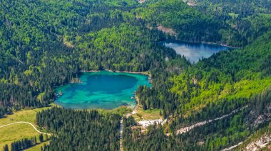 Julian Alplerinin insansız hava aracı manzaralı yaz manzarası, Avrupa