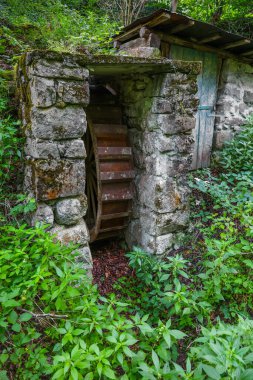 Cerna Vadisi, Romanya ve Avrupa 'da tahıl öğütmek için eski su değirmeni