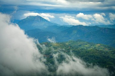 Sri Lanka 'nın ilk çok dinli merkezi olan Ambuluwawa Kulesi Kandy ve Gampola, Sri Lanka, Asya yakınlarındaki ıssız bir dağın tepesine inşa edilmiştir.