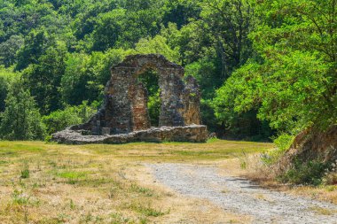 Romanya 'nın Mehedinti kenti Vrciorova kasabası yakınlarında yer alan I. Prens Vladislav' ın emriyle, St. Nicodemus tarafından 14. yüzyılda inşa edilen Vodita Manastırı 'nın resmi