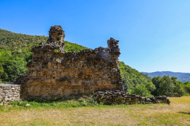 Romanya 'nın Mehedinti kenti Vrciorova kasabası yakınlarında yer alan I. Prens Vladislav' ın emriyle, St. Nicodemus tarafından 14. yüzyılda inşa edilen Vodita Manastırı 'nın resmi