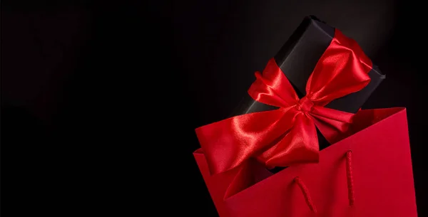 Szczęśliwych Walentynek Lub Black Friday Zakupy Concept Black Gift Box — Zdjęcie stockowe