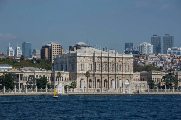 Dolmabahce Palace Άποψη Από Βόσπορο Κωνσταντινούπολη Τουρκία Τελευταία Κατοικία Των — Φωτογραφία Αρχείου