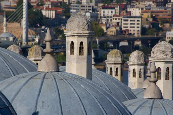 土耳其伊斯坦布尔 2021年9月18日 土耳其伊斯坦布尔苏莱曼尼亚清真寺的穹顶和尖塔 — 图库照片