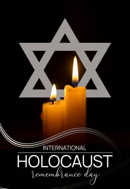 Soykırım Anma Günü Şablonu. Yom HaShoah. Parlak Yanan Mumlar ve karanlık arka planda David 'in yıldızı. Yahudiler için Anma Günü.