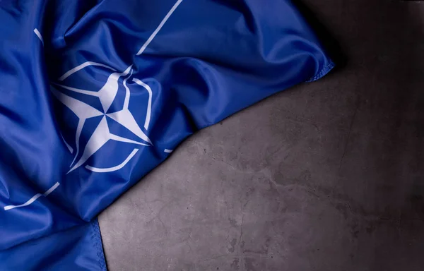 Ukrajina Kyjev 2023 Oficiální Vlajka Nato Proti Šedému Pozadí Symbol — Stock fotografie