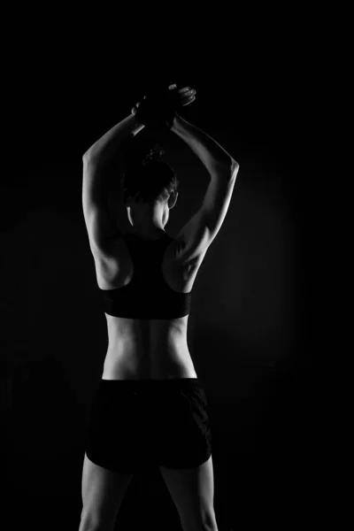 Çekici Sporcu Kafkas Kadın Egzersiz Yapıyor Alçak Anahtar Portresi Fotoğrafı — Stok fotoğraf