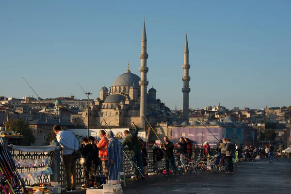 Istanbul Türkei September 2021 Angeln Bosporus Gegen Sonnenaufgang Istanbul Türkei — Stockfoto