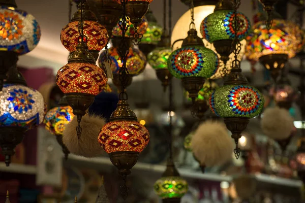 Bir Mağaza Önünde Eski Arap Pazarının Üzerinde Geleneksel Slam Fener Stok Resim