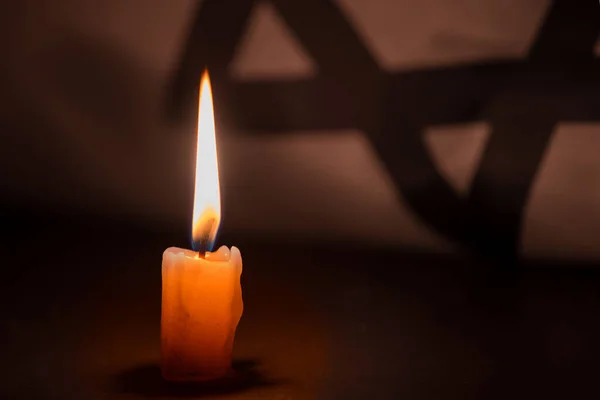Día Del Recuerdo Del Holocausto Yom Hashoah Bright Burning Candle —  Fotos de Stock