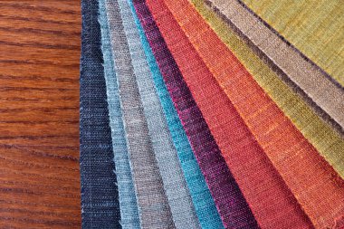 Mobilya tekstil örnekleri. Yumuşak döşeme kumaşları. Kanepe, koltuk ya da sandalye için kumaş koleksiyonu. İç tasarım için doku kataloğu.