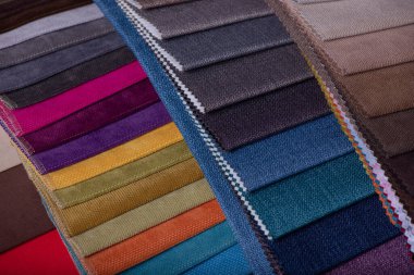 Mobilya tekstil örnekleri. Yumuşak döşeme kumaşları. Kanepe, koltuk ya da sandalye için kadife kumaş koleksiyonu. Doku kataloğu.