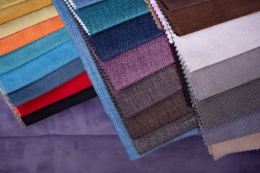 Mobilya tekstil örnekleri. Yumuşak döşeme kumaşları. Kanepe, koltuk ya da sandalye için kadife kumaş koleksiyonu. Doku kataloğu.
