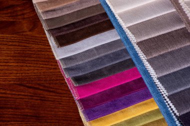 Mobilya tekstil örnekleri. Yumuşak döşeme kumaşları. Kanepe, koltuk ya da sandalye için kadife kumaş koleksiyonu. Doku kataloğu.