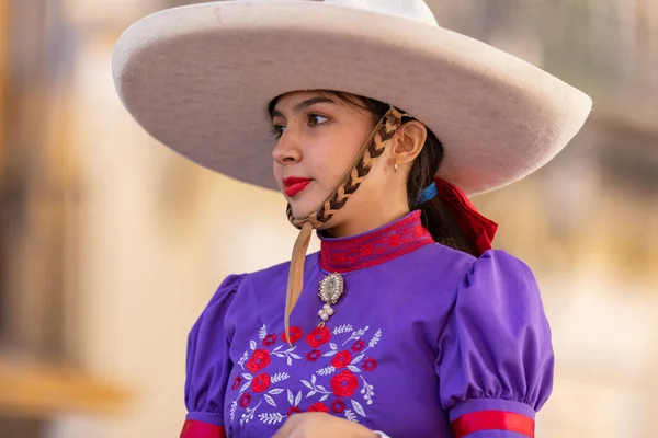 stock image Matamoros, Tamaulipas, Mexico - November 26, 2022: The Desfile del 20 de Noviembre, young woman wearing traditional charro clothing, riding a horse at the parade