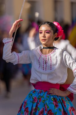 Matamoros, Tamaulipas, Meksika - 26 Kasım 2022: The Desfile del 20 de Noviembre, Gorila Bandosu üyeleri geçit töreninde sahne alacaklar