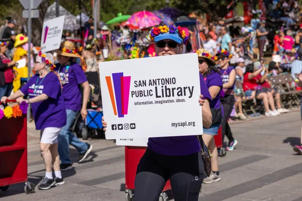 stock image San Antonio, Texas, USA - April 8, 2022: The Battle of the Flowers Parade, People promoting the San Antonio Public Library at the parade