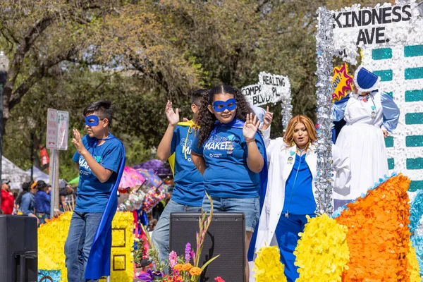 San Antonio Texas Usa Április 2022 Battle Flowers Parade People — Stock Fotó