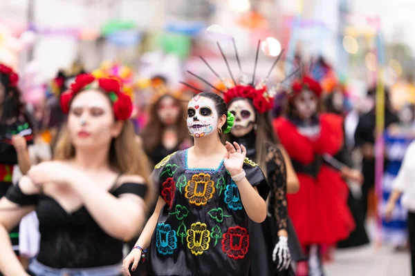 メキシコ タマウリパス州マタモロス 2022年11月1日 ヴィラ フリーネ多文化学校のメンバー ダイア ムエルトスパレード ロイヤリティフリーのストック写真
