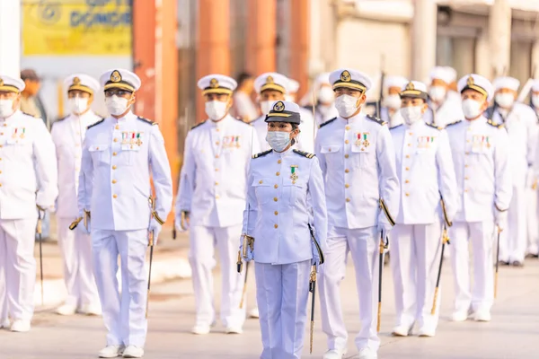 2022年9月16日 メキシコ タマウリパス州マタモロス パレード中の剣と共に行進するメキシコ海軍のメンバー セプセール Desfile Septembre — ストック写真