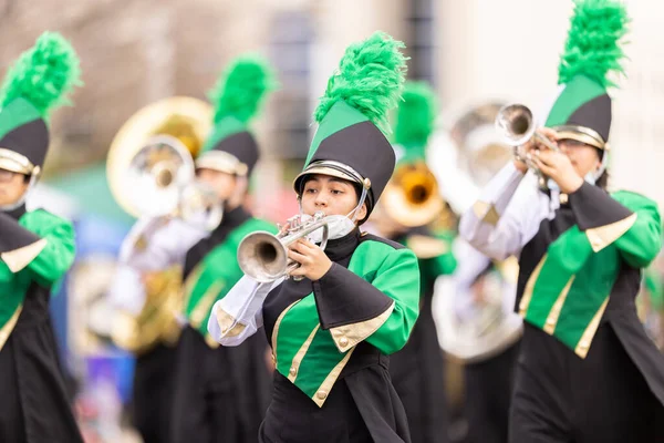 ラレド テキサス州 アメリカ 2022年2月19日 Anheuser Busch Washingtons Birth Parade パレードで演奏するニクソン高校マーチングバンド ストック写真