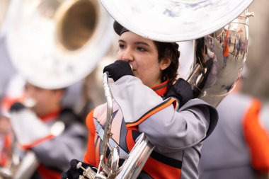 Laredo, Teksas, ABD - 19 Şubat 2022 Anheuser-Busch Washingtons Doğum günü Geçidi, Birleşik Lise Yürüyüş Grubu