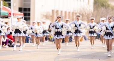 Laredo, Teksas, ABD - 19 Şubat 2022 Anheuser-Busch Washingtons Doğum günü Geçidi, Birleşik Güney Lisesi Merdivenleri
