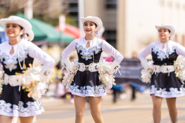 Laredo, Teksas, ABD - 19 Şubat 2022 Anheuser-Busch Washingtons Doğum günü Geçidi, Birleşik Güney Lisesi Merdivenleri