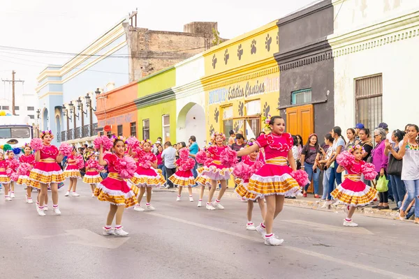 Matamoros Tamaulipas México Febrero 2023 Desfile Fiestas Mexicanas Animadoras Escuela — Foto de Stock