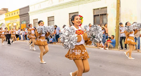 Matamoros Tamaulipas Messico Febbraio 2023 Fiestas Mexicanas Parade Cheerleaders Indossa — Foto Stock