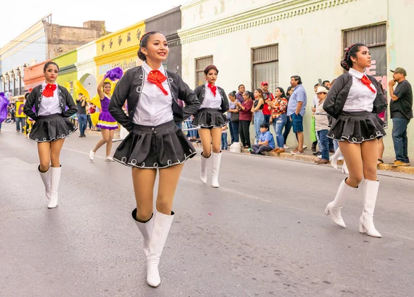 Matamoros Tamaulipas México Febrero 2023 Desfile Fiestas Mexicanas Animadoras Universidad —  Fotos de Stock